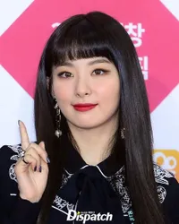 10 Idol K-Pop Tampil Cantik dengan Poni Depan, Cocok Jadi Inspirasi Gaya Rambut Kamu