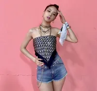 10 K-Pop Idol Cewek Ini Tampil Kece Pakai Scarf Sebagai Atasan, Pamer Pundak Indah dan Pinggang Langsing!