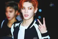 10 K-Pop Idol Cowok Tampil Kece Pakai Eyeshadow Bold, Kang Daniel - Baekhyun EXO