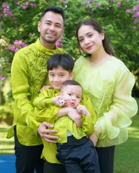 10 Keluarga Selebriti Ini Disebut Good Looking dan Good Rekening, Pesonanya Jadi Sorotan