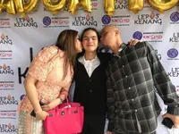 10 Mantan Pasangan Artis yang Kompak Hadiri Wisuda Anak