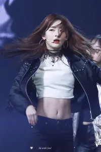 10 'Mix And Match' Jaket Kulit Hitam Ala Idol K-Pop yang Bisa Jadi Inspirasi