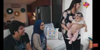 10 Momen Ammar Zoni dan Irish Bella Momong Bayi Kembar Syahnaz, Latihan Jadi Orangtua Siaga