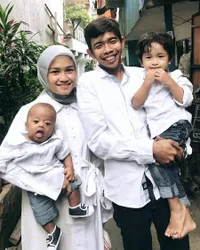 10 Momen Hangat Dede Sunandar Bareng Anak Bungsunya yang Idap Williams Syndrome