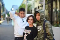 10 Momen Hangat Yuni Shara Bersama 2 Putranya yang Makin Ganteng