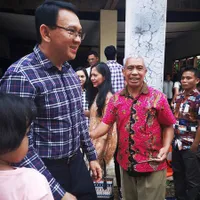 10 Momen Ibadah Pertama Ahok Bareng Istri, Disambut Bak Selebriti