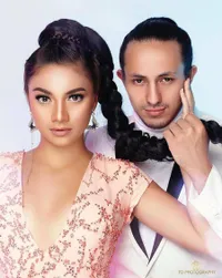 10 Momen Manis Dylan Carr dan Angela Gilsha, Punya Hubungan Spesial?