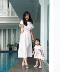 10 Momen Menggemaskan Saat Raya Kohandi Kembaran Outfit dengan Sang Buah Hati
