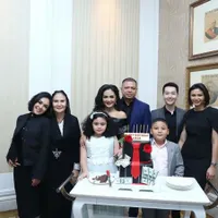 10 Momen Romantis Krisdayanti dan Raul Lemos Rayakan Ulang Tahun, Peluk Cium Mesra - Tepis Rumor Keretakan Rumah Tangga