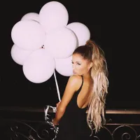 10 Penggalan Lirik Ariana Grande Yang Pas Untuk Caption Instagram