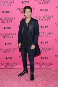 10 Penyanyi Yang Sempat Diidentikkan Dengan Justin Bieber