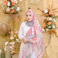 10 Pesona Adelia Wilhelmina Istri Pasha Ungu, Mantan Pramugari yang Cantik Menawan - Tetap Langsing Meski Sudah Punya Empat Anak