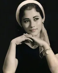 10 Pesona Mendiang Suzzanna di Masa Muda, Kerap Jadi Model Cover  - Netizen : Cantiknya Alami!