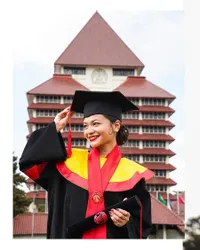 10 Potret Amel Carla yang Kini Kuliah S2 Sambil Syuting, Akui Capek Tapi...