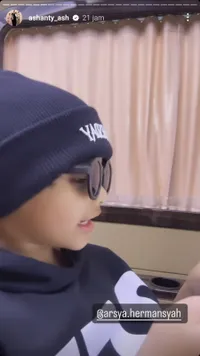 10 Potret Anang Hermansyah dan Ashanty Kondangan ke Nikahan Mantan Pengasuh Arsya, Azriel Gandeng Sarah Menzel - Berangkat Naik Kereta ke Purwokerto
