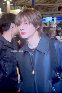 10 Potret Anton RIIZE Tetap Menawan Meski Jerawatan, Cocok Jadi Duta Acne Patch - Bukti Idol K-Pop Juga Manusia
