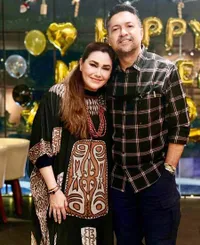 10 Potret Ari Sihasale & Nia Zulkarnaen yang 19 Tahun Harmonis Jalani Pernikahan Beda Agama, Bahagia Meski Belum Dikarunia Buah Hati