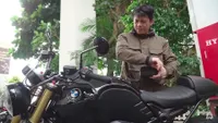10 Potret Ariel NOAH Ngopi di Pinggir Jalan, Tetap Sederhana Meski Sudah Tenar - Pemilik Warung Kaget: Gantengan Aslinya Daripada di TV
