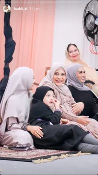 10 Potret Artis Hadiri Pengajian Kelahiran Anak Aurel Hermansyah, Ada Istri Ganjar Pranowo - Paula Verhoeven dan Aaliyah Massaid Cantik Berhijab