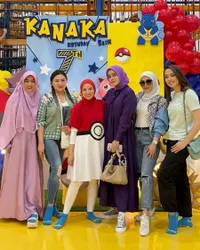 10 Potret Artis Hadiri Ulang Tahun Anak Tya Ariestya, Ada Ririn Dwi Ariyanti yang Curi Perhatian - Irish Bella hingga Fairuz A Rafiq Tampil Kompakan