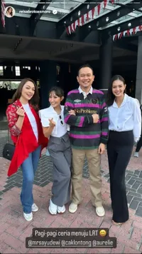 10 Potret Artis Nyobain LRT Bersama Presiden RI, Ajak Masyarakat Naik Transportasi Umum - Antusias Bisa Selfie Bareng Pak Jokowi
