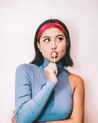 10 Potret Awkarin dengan Rambut E-Girl Berwarna Shocking Pink, Makin Cantik dan Fresh