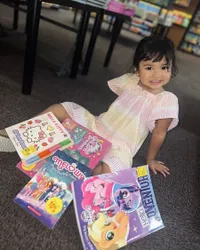 10 Potret Azzahra Anak Tya Arifin Sekaligus Cucu Siti Nurhaliza, Sudah Jago Pose di Depan Kamera