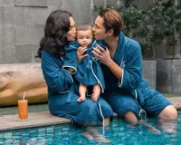 10 Potret Baby Saka yang Semakin Mirip dengan Andhika Pratama, Sudah Punya Visual Ganteng & Cute Dari Kecil