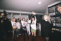 10 Potret Bintang Korea Nonton Konser 2ne1 Welcome Back in Seoul, Akrab Foto Bareng di Backstage - Ada NewJeans Hingga G-Dragon