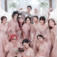 10 Potret Bridesmaid di Pesta Resepsi Pernikahan Ria Ricis & Teuku Ryan, Ada Tissa Biani - Natasha Wilona