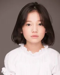 10 Potret Cantik Kim Soo In Pemeran Karakter Seo Ye Ji Kecil di 'IT'S OKAY NOT TO BE OKAY', Miliki Pesona Poker Face