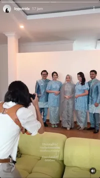 10 Potret Cantik Marshanda di Pernikahan Sang Ibunda, Ketemu 'Ibu Peri' Marini Zumarnis - Penampilan Sienna Jadi Sorotan