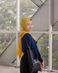 10 Potret Cantik Mita Bintang Klip Kekeyi 'Keke Bukan Boneka', Selebgram Tenar di Nganjuk