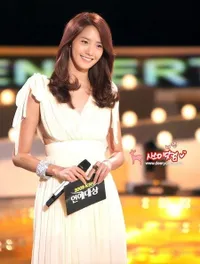 10 Potret Cantik Yoona SNSD Jadi MC Ajang Penghargaan Selama 1 Dekade Terakhir