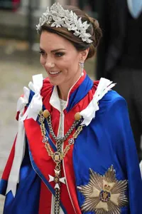 10 Potret Cantiknya Kate Middleton di Penobatan Raja Charles, Pakai Perhiasan Mendiang Putri Diana & Ratu Elizabeth