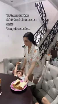10 Potret Celine Evangelista Antar Anak Sekolah, Siapkan Sarapan dan Bekal - Bawa Mobil Sendiri