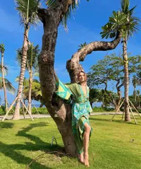10 Potret Cinta Laura Liburan di Bali Bareng Pacar dan Keluarga, Definisi Pakai Baju Apapun Tetap Cakep