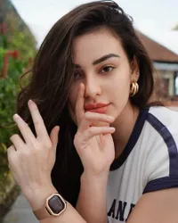 10 Potret dan Fakta Nora Alexandra Istri Jerinx SID, Pernah Diisukan Jadi Intelijen - Ternyata Tulang Punggung Keluarga
