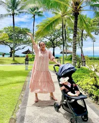 10 Potret Dea Ananda yang Pede Pakai Swimsuit Two Piece meski Tubuhnya Berisi, Nikmati Momen Jadi Ibu walau Akui Sempat Bingung - Disemangati Netizen