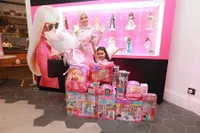10 Potret Detail Dekorasi Ulang Tahun Siti Nurhaliza yang Ke-43, Bertema Barbie Serba Pink - Gak Kalah Sama ABG