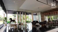 10 Potret Detail Rumah Momo Geisha yang Mewah Hadap Danau, Saking Besarnya Banyak Ruangan Nggak Terpakai