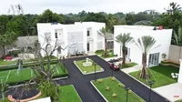 10 Potret Detail Rumah Ustaz Solmed yang Megah Dilengkapi Pom Bensin Pribadi hingga Kolam Renang, Dapur April Jasmine Cute Abis Serba Ungu 