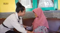 10 Potret Dewi Perssik Kunjungi Museum Nike Ardilla, Terharu Lihat Kondisi Mobil dan Foto Wajah Pucat Almarhum 12 Jam Sebelum Kecelakaan
