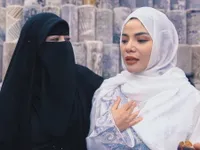 10 Potret Dinar Candy Menjelma Jadi Ketua Kajian, Penampilannya Pakai Hijab Bikin Pangling!