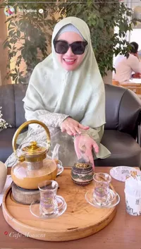 10 Potret Fitri Carlina Umrah, Dimanjakan Sang Suami - Langsung Kembali ke Doha
