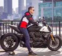 10 Potret Gagah Ari Wibowo dengan Motor Gedenya, Outfit Touring Bikin Penampilannya Makin Ganteng - Tetap Ajak Istri Ngegas Bareng
