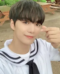 Pakai Kostum Pelaut, 10 Member Idol K-Pop Ini Stylenya Bikin Kamu Gemas