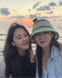 10 Potret Gayoon Eks 4Minute yang Kini Tinggal di Bali, Sudah Melokal Jalan-jalan Lewat Gang Kecil - Sering Mantai Sampai Kulit Menggelap