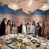 10 Potret Geng Cendol Buka Puasa Bersama, Nagita Slavina Ramai Disebut Salah Kostum - Wulan Guritno Tetap Pamer Body Goals Meski Pakai Outer Panjang 