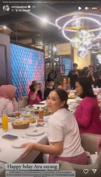 10 Potret Geng Cendol Rayakan Ultah Ayu Dewi Pakai Kostum Unik, Nia Ramadhani & Ashanty Jadi Sorotan